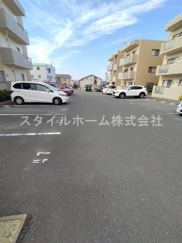 ウィズダムハウスⅢの駐車場