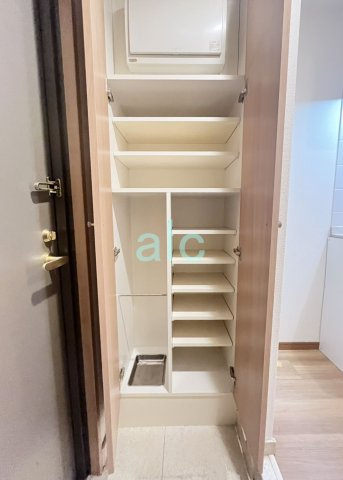 新宿区新宿５丁目の賃貸マンションの収納