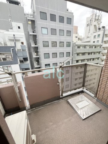 新宿区新宿５丁目の賃貸マンションのバルコニー