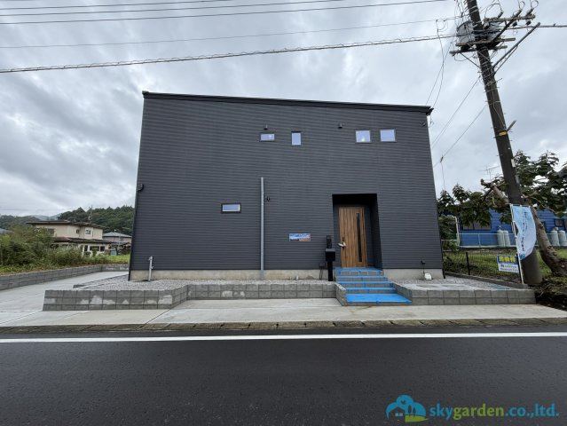 厚木市上荻野の新築一戸建の外観