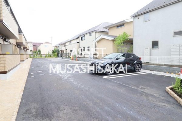 コリーナ　ヴェルデの駐車場
