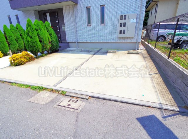 小金井市緑町３丁目のアパートの駐車場