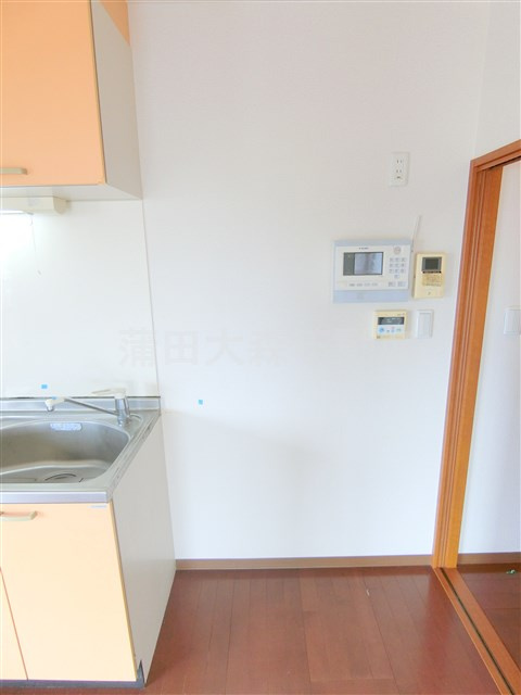 ウイングピア美園のキッチン|キッチン横冷蔵庫置場