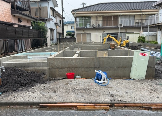 【庭】 | 御園新築戸建 | 庭のある家に住むことのメリットとして、子どもたちの遊び場を確保できること、ガーデニングや家庭菜園を楽しめること、明るさを確保できることがあります。また、配置を工夫することでプライバシーが確保できます。