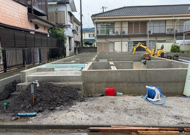 【駐車場】 | 御園新築戸建 | 駐車場と明記されていても、最小スペースでつくられた駐車場だと大型車は駐車できなかったり、出入りしにくくなったりする可能性があります。お車のサイズと購入したい物件の駐車場のサイズを現地で確認しましょう。