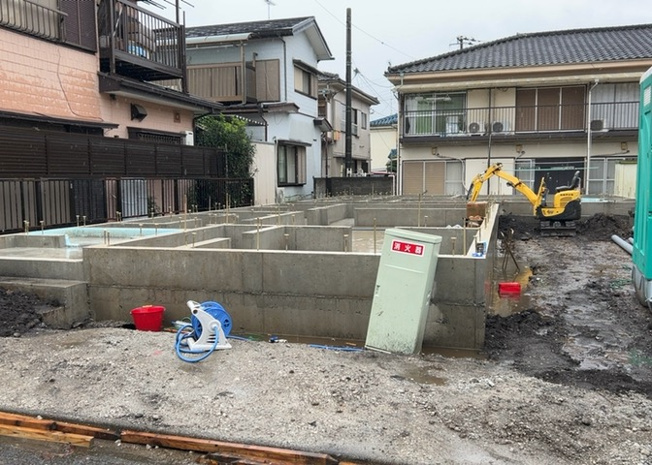【庭】 | 御園新築戸建 | 庭があることでガーデニングや家庭菜園はもちろん、こどもの遊び場やペットを放して遊ぶことができます。また、家の周囲に余裕があるということです。隣地との間があれば、十分な日当たりと、風通しが確保できます。