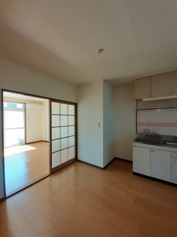 【居間・リビング】 | ファミーユⅡ | 使いやすい居間です