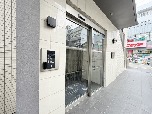 フラクタス尾浜のエントランス