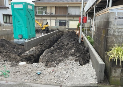 【前面道路含む現地写真】 | 御園新築戸建 | お持ちの車種によっては前面道路が広い方が便利でしょう。しかし、前面道路が広ければその分交通量が多くなるため、騒音などが気になる場合があります。実際に現地を見学し、周辺交通量や騒音などを確認しましょう！