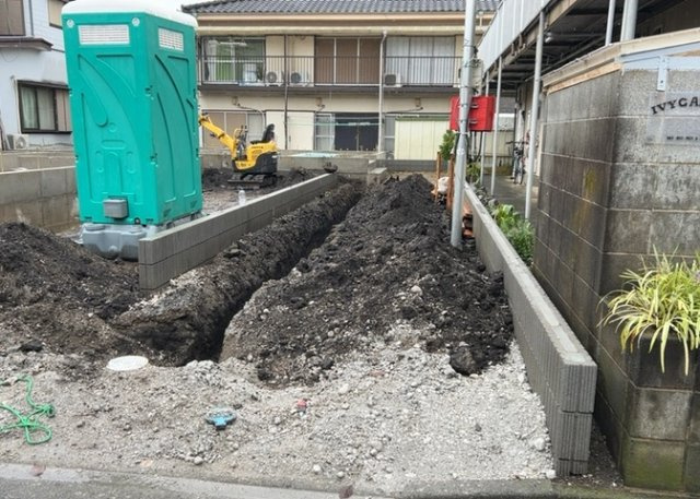 【前面道路含む現地写真】 | 御園新築戸建 | お持ちの車種によっては前面道路が広い方が便利でしょう。しかし、前面道路が広ければその分交通量が多くなるため、騒音などが気になる場合があります。実際に現地を見学し、周辺交通量や騒音などを確認しましょう！