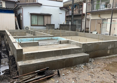 【駐車場】 | 御園新築戸建 | 駐車場と明記されていても、最小スペースでつくられた駐車場だと大型車は駐車できなかったり、出入りしにくくなったりする可能性があります。お車のサイズと購入したい物件の駐車場のサイズを現地で確認しましょう。