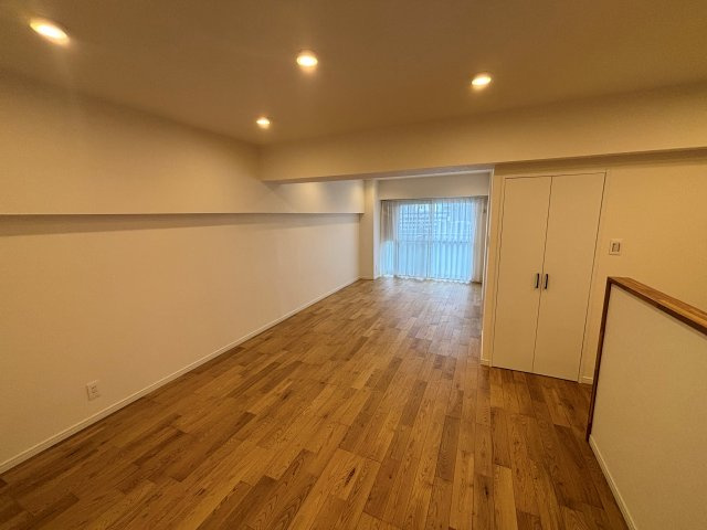 南林間ハイツの洋室