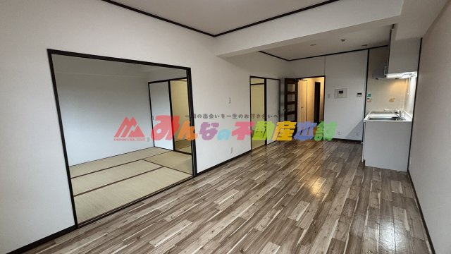 じゅうグランドマンション六ツ門の居間・リビング