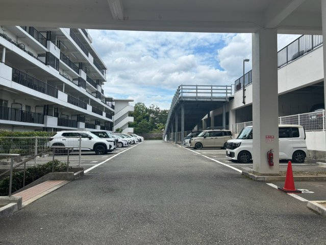 カーサソルーナⅠ番館の駐車場