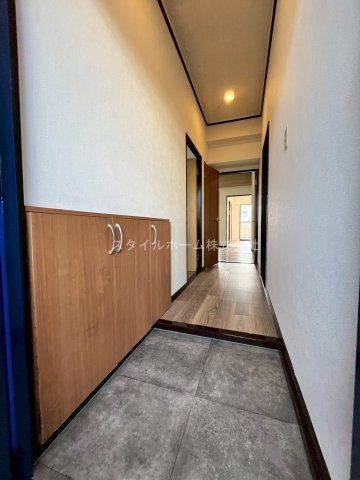 リバーサイドレジデンスの玄関|別部屋写真です。