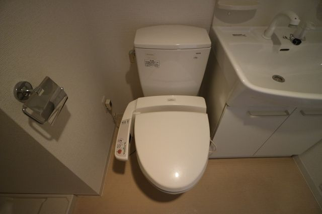 神戸市東灘区森北町３丁目の賃貸マンションのトイレ