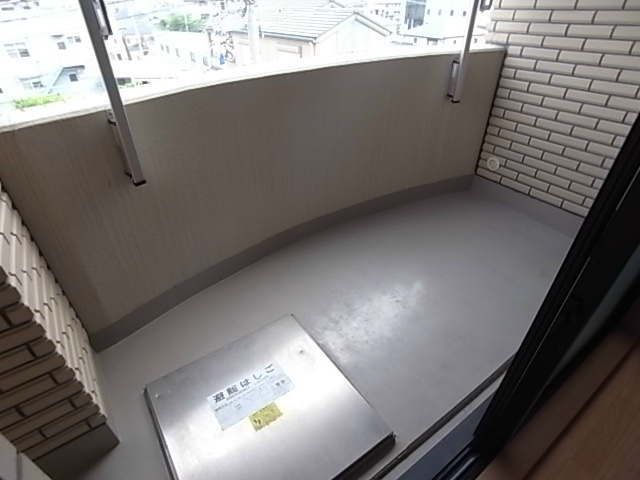 芦屋市津知町の賃貸マンションのバルコニー