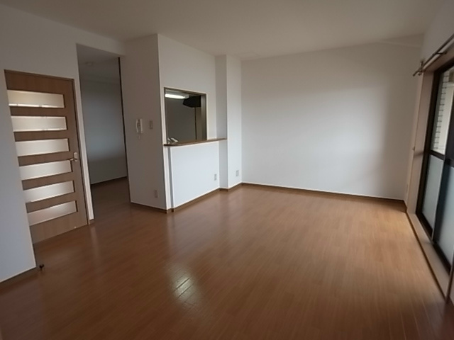 芦屋市津知町の賃貸マンションの居間・リビング