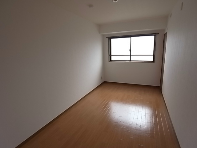 芦屋市津知町の賃貸マンションの居間・リビング