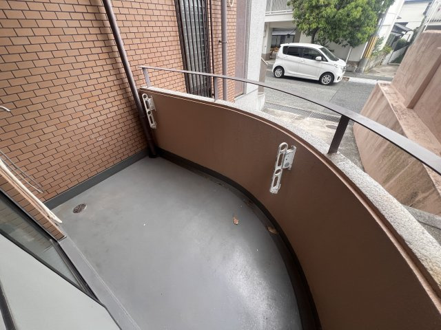 神戸市灘区篠原中町３丁目の賃貸マンションのバルコニー