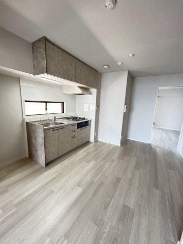 神戸市灘区篠原中町３丁目の賃貸マンションの居間・リビング