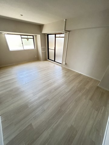 神戸市灘区篠原中町３丁目の賃貸マンションの居間・リビング