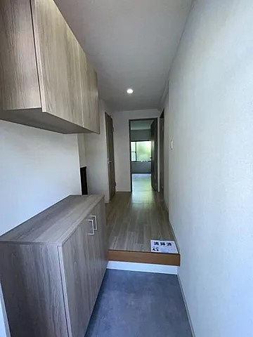 芦屋市呉川町のアパートの玄関