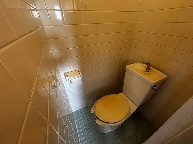 神戸市灘区徳井町５丁目の賃貸マンションのトイレ