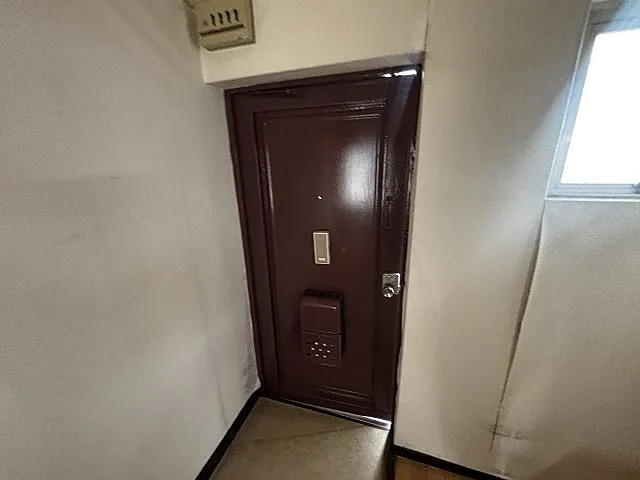 神戸市灘区徳井町５丁目の賃貸マンションの玄関