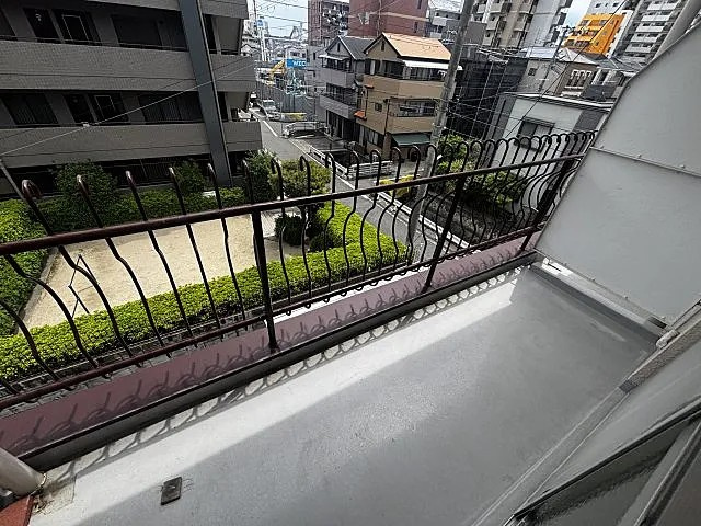 神戸市灘区徳井町５丁目の賃貸マンションのバルコニー