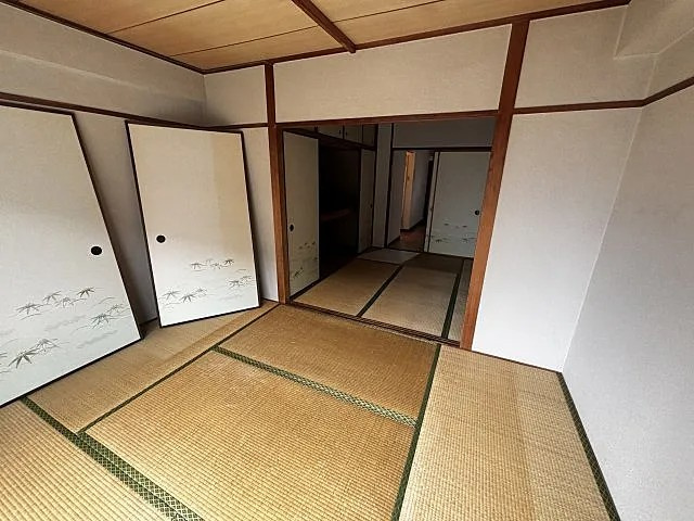 神戸市灘区徳井町５丁目の賃貸マンションの居間・リビング