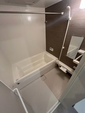 西宮市下大市西町のアパートの浴室