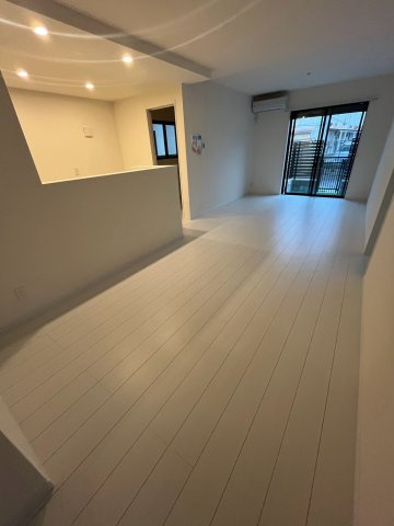 西宮市下大市西町のアパートの居間・リビング