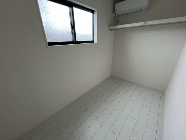 西宮市下大市西町のアパートの居間・リビング