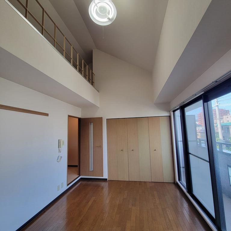 芦屋市浜町の賃貸マンションの居間・リビング