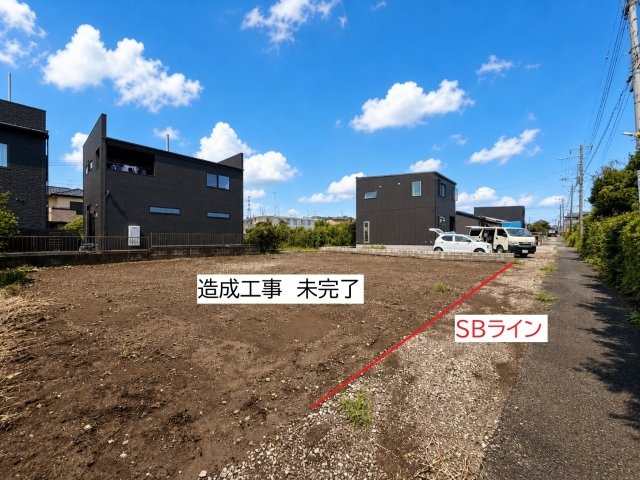 愛川町中津　建築条件なし売地の外観|南西側から撮影　道路向いは平屋が建っている為、開放感良好