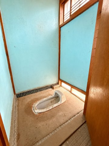 駅歩3分の平屋物件×家庭菜園可能な南庭付き　栃木市大塚町のトイレ
