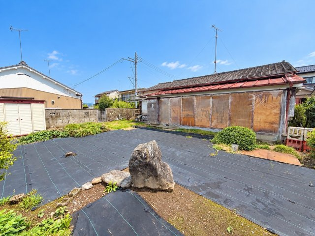 駅歩3分の平屋物件×家庭菜園可能な南庭付き　栃木市大塚町の庭|お庭の付いた物件です