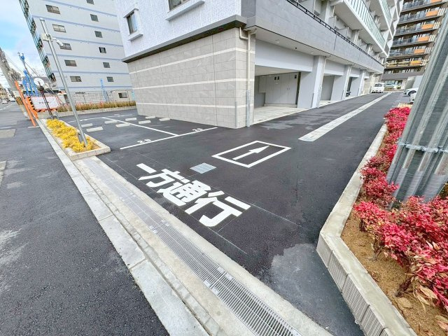 スプランディッドライズ新大阪ノースの駐車場