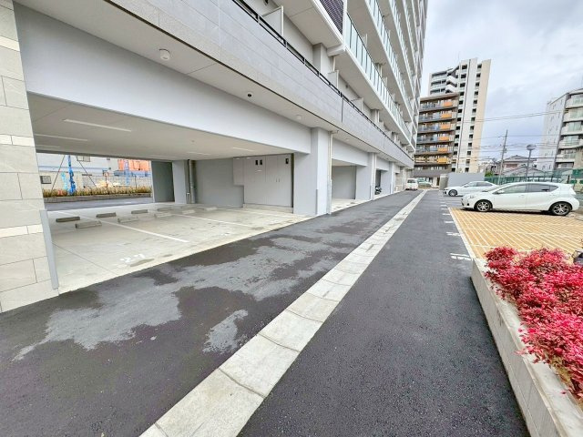 スプランディッドライズ新大阪ノースの駐車場