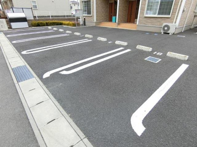 【駐車場】 | ブリーズⅡ・Ａ | 車をお持ちの方に嬉しい駐車場付きの物件です