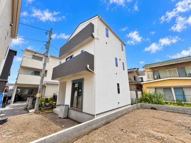【仲介手数料無料川口市安行領根岸36番―新築分譲住宅―限定1棟の外観|穏やかな風と陽光を導き、居住性を一段と心地よいものにしています。周辺環境とのコラボレーションにより明るく開放的な空間を演出しております。