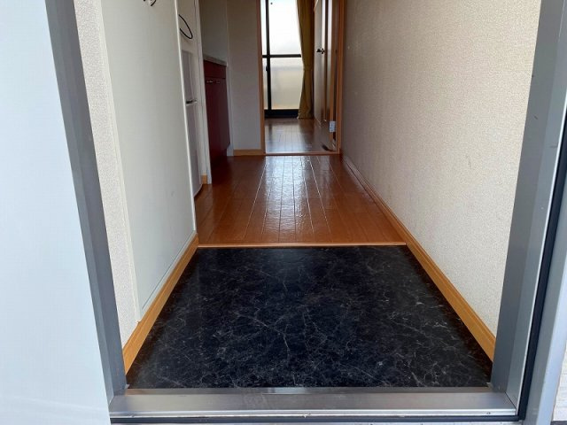 レオパレスボヌール　ドゥマンの玄関