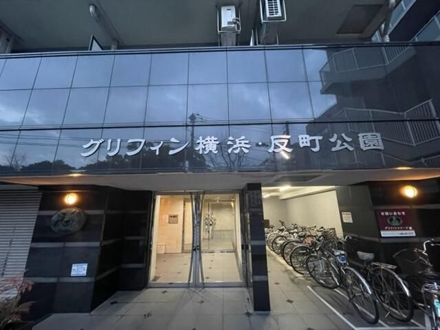 グリフィン横浜・反町公園のエントランス