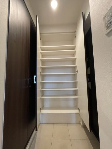 グラントゥルース練馬1の玄関