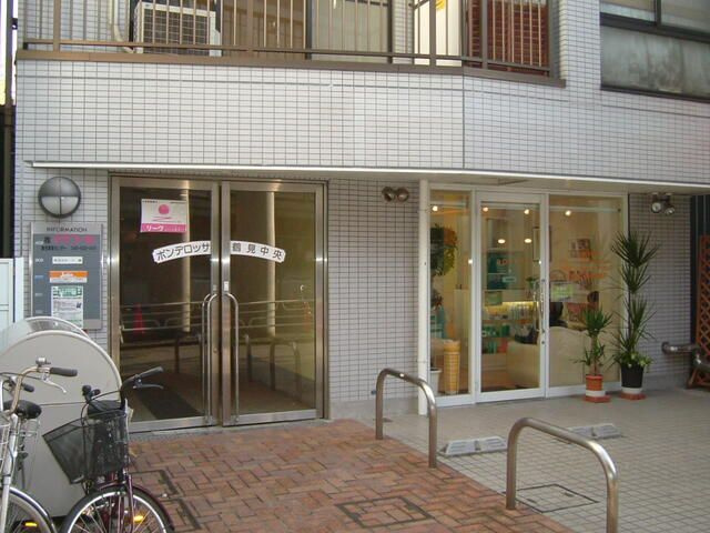 プラーズ京急鶴見のエントランス