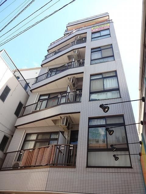 プラーズ京急鶴見の外観