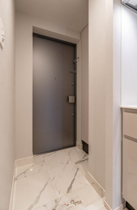 M-RESIDENCE新江古田の玄関