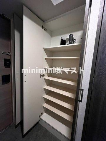 大阪市西区京町堀３丁目の賃貸マンションの玄関
