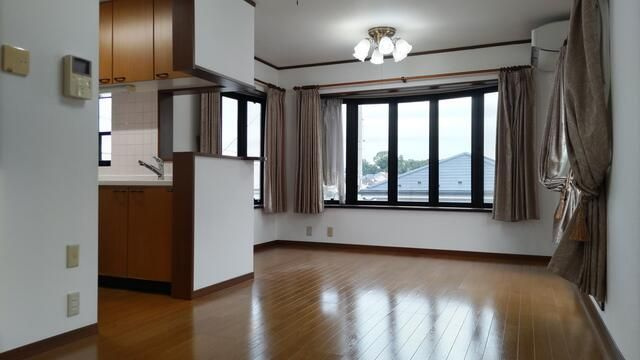 白幡上町戸建の居間・リビング